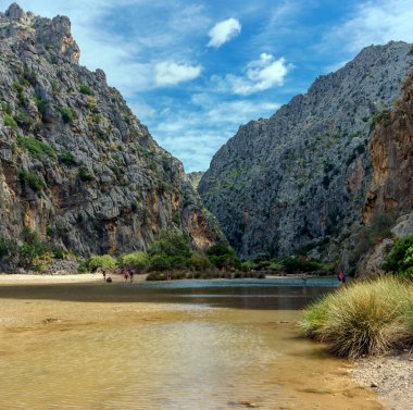 Mayorka 'daki sa calobra turistler için güzel bir yerdir.