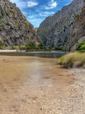 Mayorka 'daki sa calobra turistler için güzel bir yerdir.