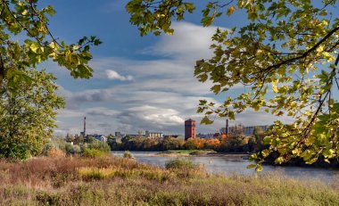Şehrin içinden akan odra nehri.