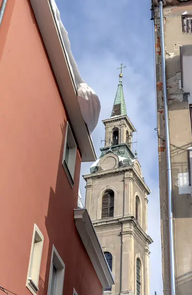 Yakında kar yağacak şehirleri kaplayacak ve bu kışın yaklaştığının bir işareti olacak.