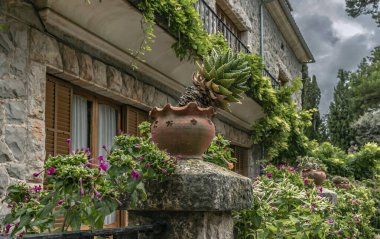 Mayorka 'da valldemossa, diğer şeylerin yanında, Fryderyk Chopin' in kendisi ve George Kum 'un kışı burada geçirmesiyle ünlü.