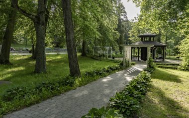Poczyn-Zdrj 'de spa misafirlerinin dinlendiği en güzel parklardan biri vardır.