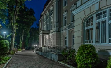 Poczyn Zdrj kaplıcasında gece yürüyüşü