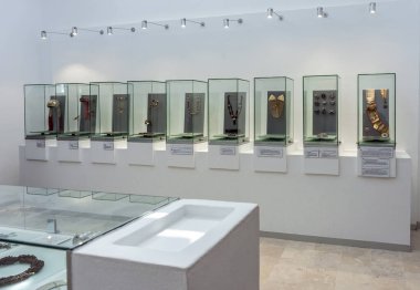 Dünyanın dört bir yanındaki İslam ülkelerinden etkileyici bir sanat koleksiyonuna sahip olan lalla Hadria Müzesi. Buradaki sergiler, maghreb 'den mashrek' e kadar tüm Arap-Müslüman dünyasını temsil ediyor.