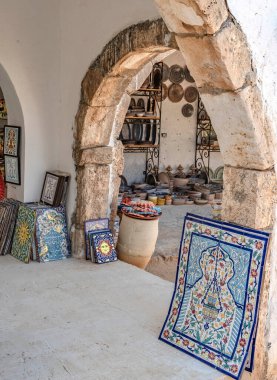 Djerba adasındaki çömlekçi köyünde bu ürünler üretiliyor.