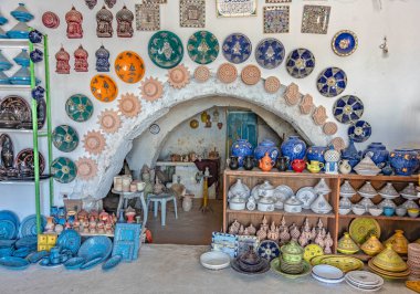 Djerba adasındaki çömlekçi köyünde bu ürünler üretiliyor.