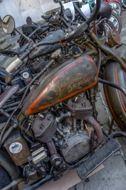 Eski model motosikletler otomotiv meraklıları arasında çok popülerdir.