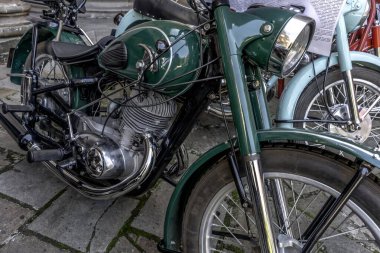 Eski motosikletlerin tanınmış ve aranan markaları otomotiv uzmanlarının dikkatini çekiyor.