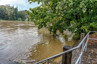 Sel kontrol operasyonları zordu çünkü çoğu yerde Brzeg kasabasındaki odra nehri yatağını taşırdı.