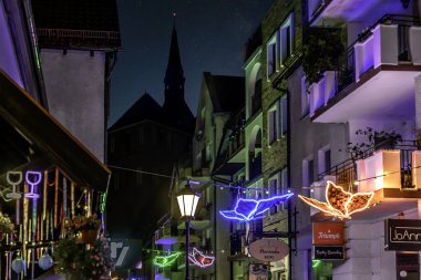 Aydınlatma dekorasyonları özellikle geceleri çok güzel görünüyor.