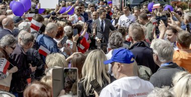 Başkan adayı rafa trzaskowski ile Silezya Kalesi 'ndeki brzeg şehri toplumu arasında son derece ilginç ve spontane bir toplantı.