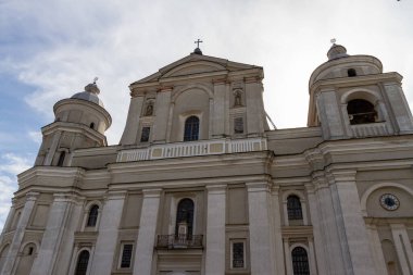 Lutsk 'ta sonbaharda kilise
