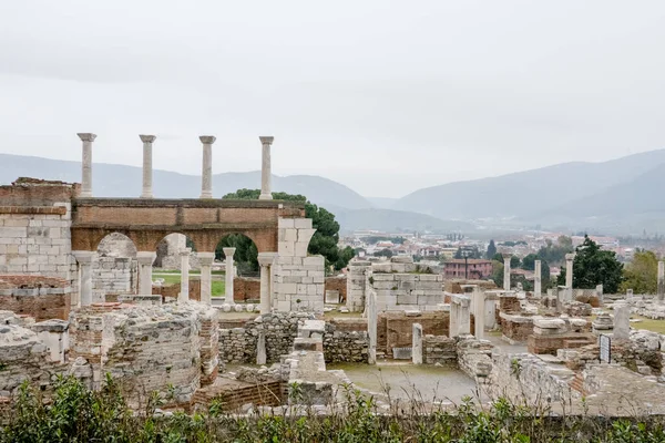 土耳其以弗所 一个令人叹为观止的考古遗址 提供了古代城市丰富的历史和文化的一瞥 游客们可以参观保存完好的遗址 包括令人赞叹的凯尔特人图书馆 阿耳特弥斯神殿 令人印象深刻的 — 图库照片