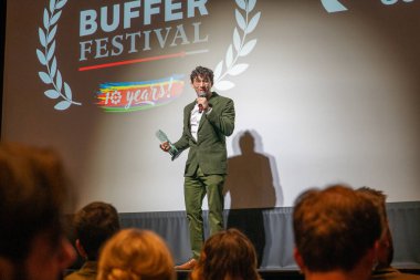 Tampon Festivali 2023, Drake Otel ve Cennet Tiyatrosu, Kasım, Toronto, Kanada: Dom Fera, Müzik Ses ve Reklam Kitabı Mükemmelliği Ödülü sahibi. 