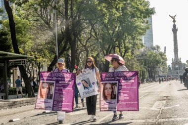Mexico City 'de insanlar Uluslararası Kadın Günü' nü desteklemek için yürüyorlar.. 