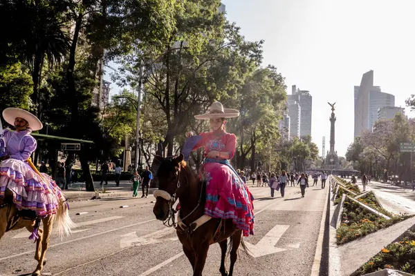 Mensen Marcheren Ter Ondersteuning Van Internationale Vrouwendag Mexico Stad Mexico — Stockfoto