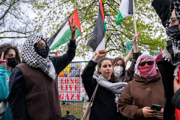 Kanada Toronto Maj 2024 Pro Palestinska Demonstranter Uttrycker Passionerat Sina Royaltyfria Stockfoton