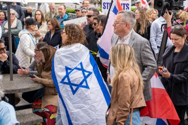 TORONONONONONTO, ONTARIO, CANADA - 8 Mayıs 2024: Yahudi öğrenciler, destekçiler ve T fakültesi öğrencileri, Toronto Üniversitesi Yahudi ve İsrail yanlısı öğrencileri ve personelini desteklemek amacıyla, nefret karşıtı mitinglere katıldılar.