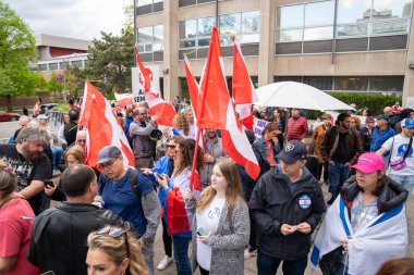 TORONONONONONTO, ONTARIO, CANADA - 8 Mayıs 2024: Yahudi öğrenciler, destekçiler ve T fakültesi öğrencileri, Toronto Üniversitesi Yahudi ve İsrail yanlısı öğrencileri ve personelini desteklemek amacıyla, nefret karşıtı mitinglere katıldılar.