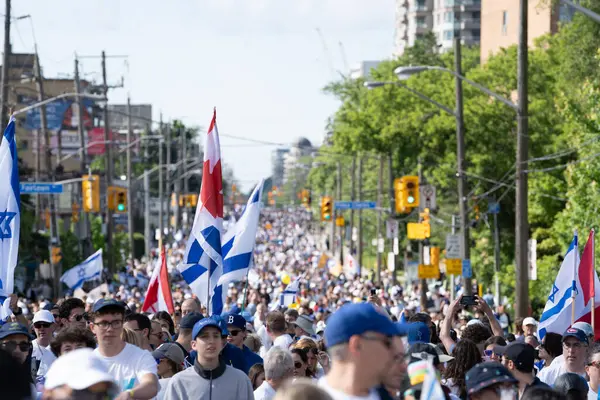 Toronto, Kanada - 9 Haziran 2024: UJA (Birleşik Yahudi Temyiz) İsrail için yürüyüş Toronto etkinliği 