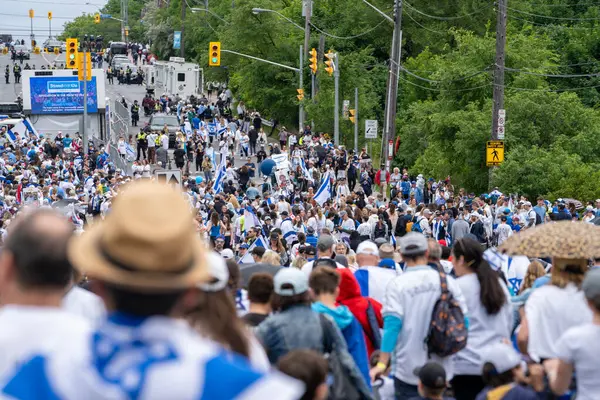 Toronto, Kanada - 9 Haziran 2024: UJA (Birleşik Yahudi Temyiz) İsrail için yürüyüş Toronto etkinliği 