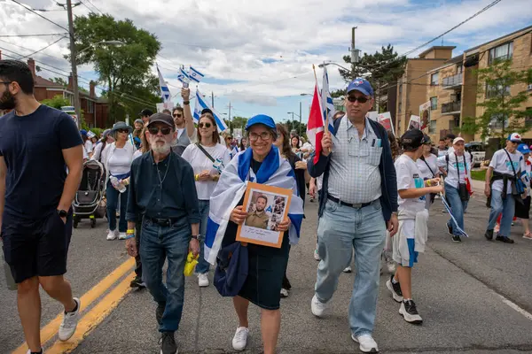 Toronto, Kanada - 9 Haziran 2024: UJA (Birleşik Yahudi Temyiz) İsrail için yürüyüş Toronto etkinliği 