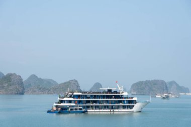 Vietnam 'da Lan Ha Körfezi' nde gemi turu.