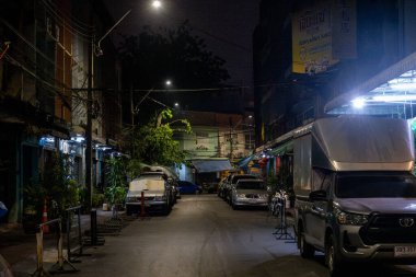 BANGKOK, THAILAND - 23 Mart 2025: Bangkok, Tayland 'daki Çin Mahallesi boş cadde.