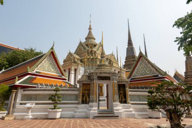 BANGKOK, THAILAND - 22 Mart 2025: Bangkok, Tayland 'daki Wat Pho Tapınağındaki Yapı.