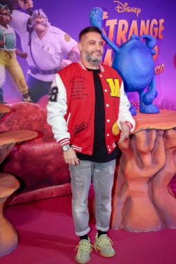 Roma, İtalya - 21 Kasım 2022: Vincent Arena, 'Strange World - Un Mondo Misterioso' adlı animasyon filminin The Space Cinema Moderno 'daki kırmızı halısına katıldı. Roma, İtalya.