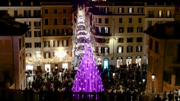 意大利罗马 2022年12月26日 在市中心 西班牙台阶和科尔索大街装饰着圣诞彩灯 并在庆祝日挤满了人 中间是五彩斑斓的灯光和霓虹灯 — 图库视频影像