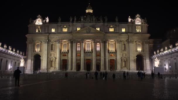 Рим Италия Декабря 2022 Года Фасад Базилики Святого Петра Освещен — стоковое видео