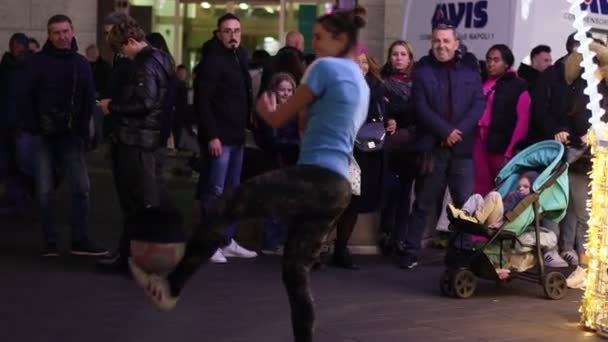 Naples Italy January 2023 Street Artist Performs Square Doing Stunts — Wideo stockowe