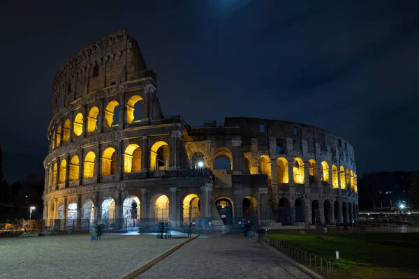 Osvětlené Koloseum Noci Dlouhá Expozice — Stock fotografie