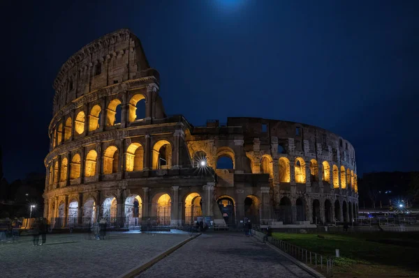 Osvětlené Koloseum Noci Dlouhá Expozice — Stock fotografie