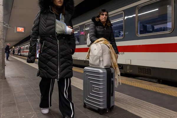 Naples Italy February 2023 Train Arrives Stops Platform Central Station —  Fotos de Stock