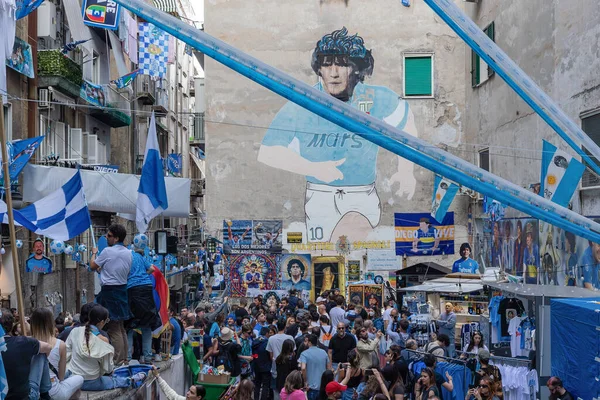 stock image Naples, Italy - May 5, 2023: Fans of the Napoli football team celebrate the victory of the Italian championship in the street. Euphoric people flock to the Spanish quarters in front of the Maradona mural.