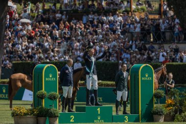 Roma, İtalya - 28 Mayıs 2023: ROME ROLEX GRAND PRIX 2023 INTERULONAL, CSIO5 'in kazananları * Grand Prix, birincilik Andre Thieme (GER), ikincilik Jens Fredricson (SWE) ve üçüncülük Stephan de Freitas Barcha (BRA)).