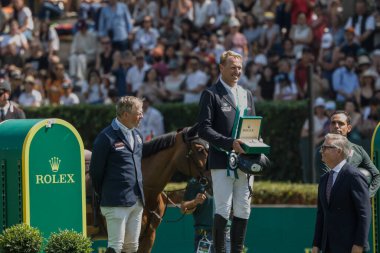 Roma, İtalya - 28 Mayıs 2023: ROME ROLEX GRAND PRIX 2023 INTERULONAL, CSIO5 'in kazananları * Grand Prix, birincilik Andre Thieme (GER), ikincilik Jens Fredricson (SWE) ve üçüncülük Stephan de Freitas Barcha (BRA)).