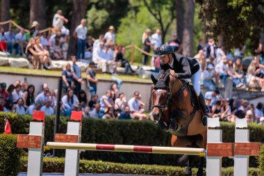 Roma, İtalya. 27 Mayıs 2023. Steve Guerdat (SUI) 90 CSIO ROMA 2023, CSIO5 Uluslar Kupası - 1.55 m - 110.000 EUR - LORO PIANA TROPHY, Roma, İtalya Piazza di Siena 'da.