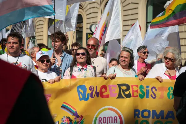이탈리아 2023 동성애자 프라이드 대규모 도시의 거리를 행진하며 Lgbtq 자부심을 — 스톡 사진