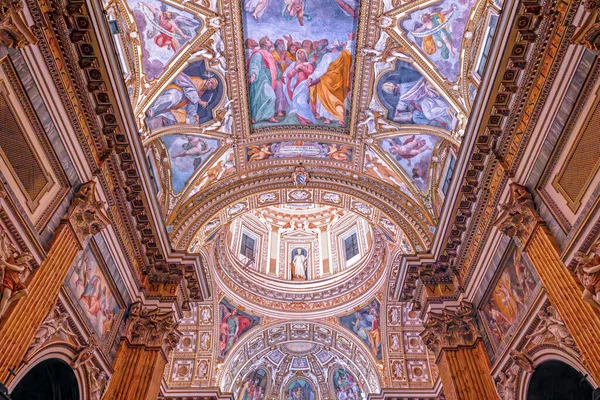1603년에 지어진 이탈리아 로마의 역사적인 중심부에 위치한 마리아 Santa Maria — 스톡 사진