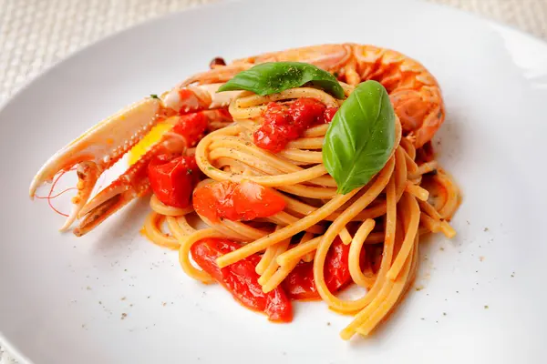 Pasta Scampi Sauce Cherry Tomatoes Basil Ready Eat Spaghetti Scampi Stock Picture