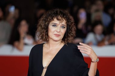 Roma, İtalya - 20 Ekim 2023: Valeria Golino Roma Film Festivali 2023 Konser Salonu Parco della Musica 'daki kırmızı halıya katıldı.