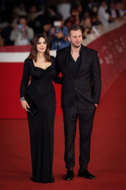 Roma, İtalya - 20 Ekim 2023: Monica Bellucci ve Yannis Dimolitsas, Roma Film Festivali 2023, Parco della Musica 'daki Maria Callas Lettere' nin kırmızı halısına katıldı..