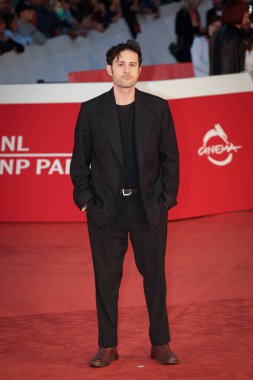 Roma, İtalya - 22 Ekim 2023: Arthur Harari, Oditoryum Parco della Musica 'daki 2023 Roma Film Festivali' nde kırmızı halıya katıldı..