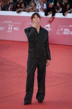 Roma, İtalya - 22 Ekim 2023: Giovanna Mezzogiorno (yönetmen), Oditoryum Parco della Musica 'da düzenlenen 2023 Roma Film Festivali' nde kırmızı halıya katıldı..