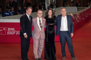 Roma, İtalya - (L-R) Vincent Lindon, Roma Sineması Başkanı Gian Luca Farinelli, Karole Rocher ve Nicolas Boukhrief 18. Roma Film Festivali sırasında kırmızı halıya katıldılar.
