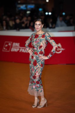 Roma, İtalya - 29 Ekim 2023: Yamina Brirmi, 18. Roma Film Festivali sırasında Auditorium Parco Della Musica 'da SuburraEterna filmi için kırmızı halıya katıldı.