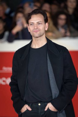 Roma, İtalya - 29 Ekim 2023: Alessandro Borghi, Parco Della Musica Konser Salonu 'ndaki 18. Roma Film Festivali sırasında SuburraEterna filmi için kırmızı halıya katıldı.